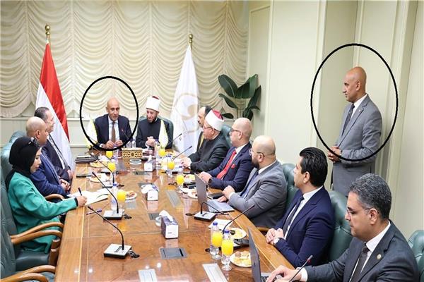 ظهر خلال بروتوكول الحضانات التعليمية بالمساجد.. من هو شبيه وزير التعليم؟