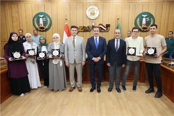 محافظ المنوفية يكرم أوائل الجمهورية