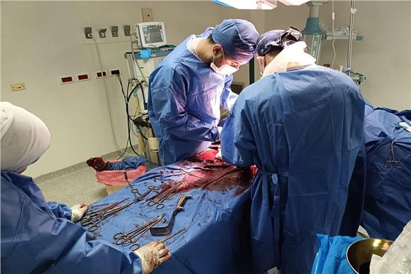 نجاح طبي مذهل بمستشفى دمياط التخصصي ينقذ أسرة كاملة من مأساة انفجار غاز  