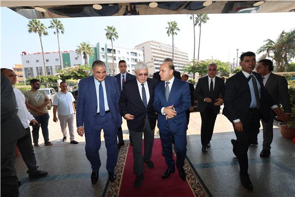 خلال الزيارة