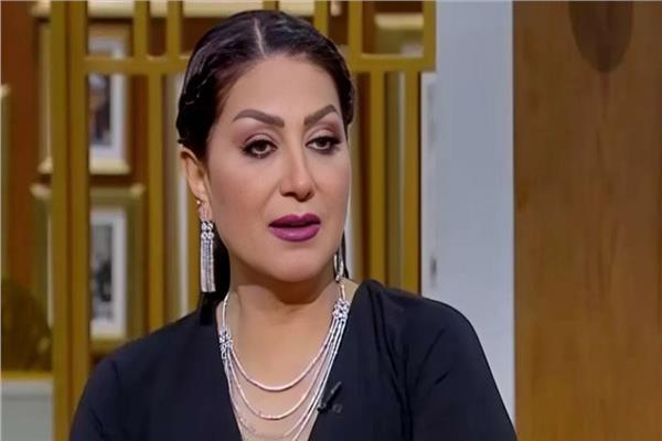 الفنانة وفاء عامر
