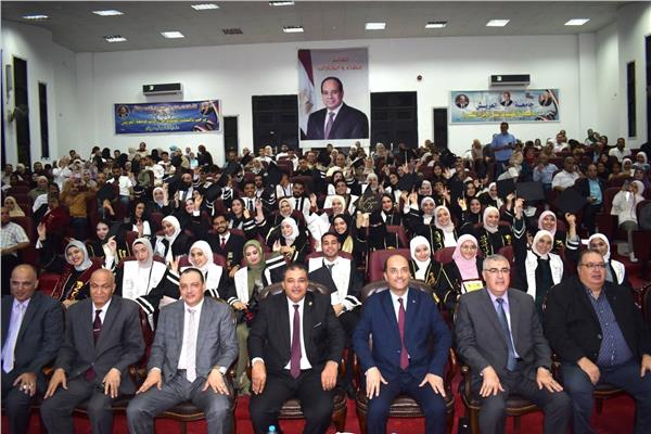 نظمته جامعة العريش حفل  تكرم أوائل الخريجين  بابكليات 