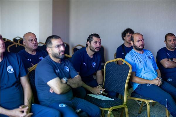 اجتماع بين مسؤولي "فيفا" وبيراميدز