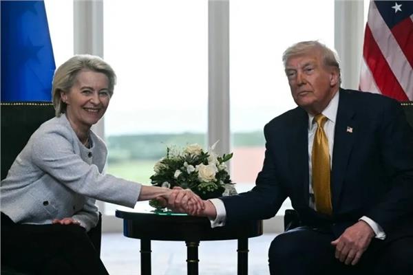 الرئيس الأمريكي دونالد ترامب ورئيسة المفوضية الأوروبية أورسولا فون دير لاين