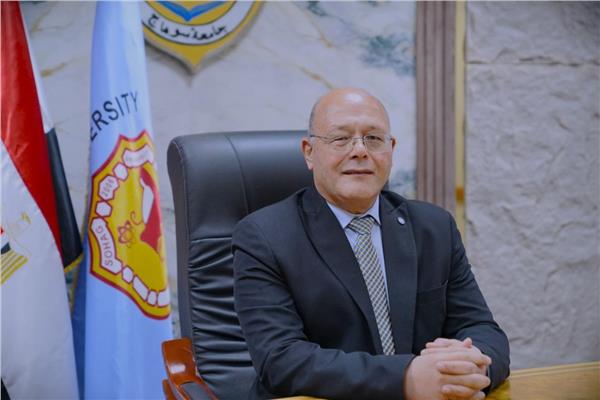 الدكتور حسان النعماني رئيس جامعة سوهاج