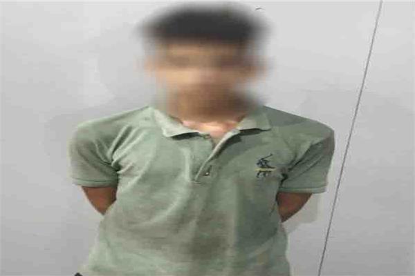 ضبط عامل لقيامه بأفعال خادشة للحياء