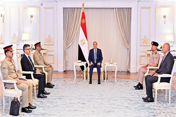 الرئيس السيسي خلال استقباله رئيس هيئة الأركان المشتركة لجمهورية باكستان الإسلامية