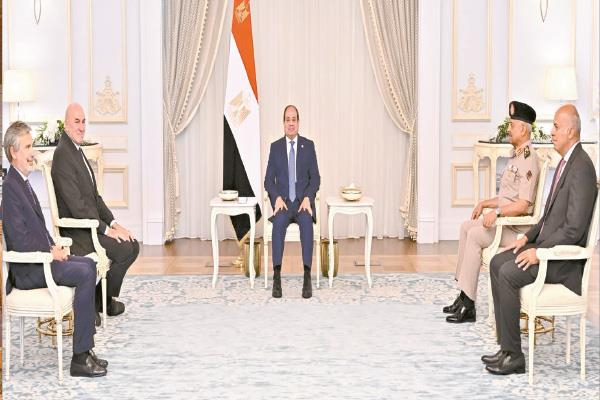 الرئيس عبد الفتاح السيسى خلال لقائه جويدو كروسيتو وزير الدفاع الإيطالى