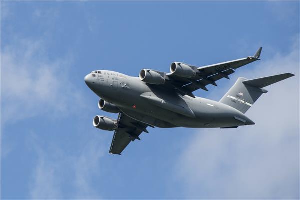 صورة ارشيفية لـ طائرة نقل ثقيلة من طراز C-17 Globemaster III تابعة لسلاح الجو الأمريكي.