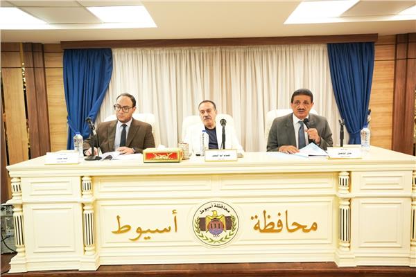 خلال الاجتماع