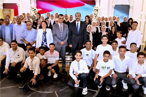 اللواء دكتور عبد الفتاح سراج محافظ سوهاج خلال الاحتفالية