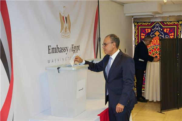 وزير الخارجية يدلي بصوته في انتخابات الشيوخ بواشنطن