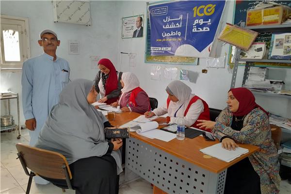 جانب من مبادرة «100 يوم صحة»