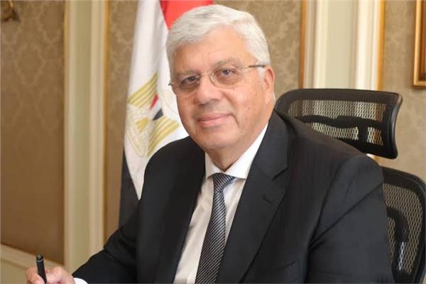  دكتور أيمن عاشور 
