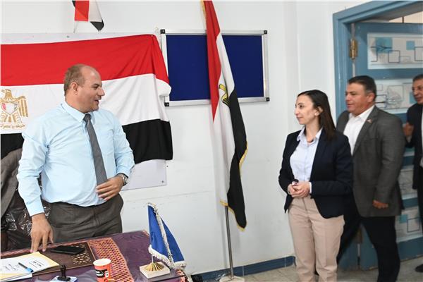 محافظ البحيرة تتفقد عدد من اللجان الإنتخابية بدمنهور