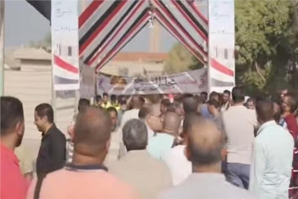 توافد المواطنين على لجان الاقتراع للإدلاء بأصواتهم