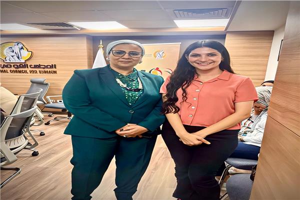 المستشارة أمل عمار مع محرر بوابة أخبار اليوم