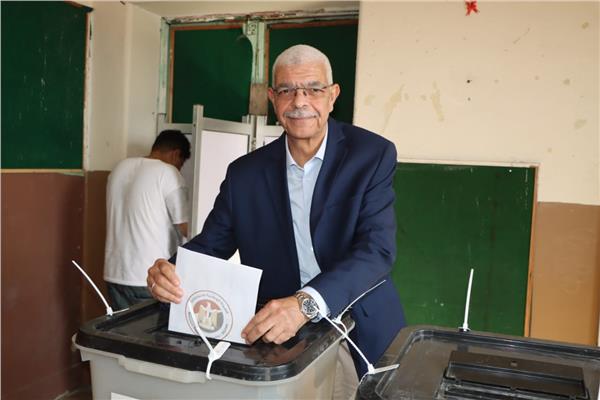 الدكتور أحمد القاصد رئيس جامعة المنوفية يدلي بصوته في انتخابات مجلس الشيوخ