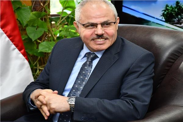 رئيس جامعة قناة السويس