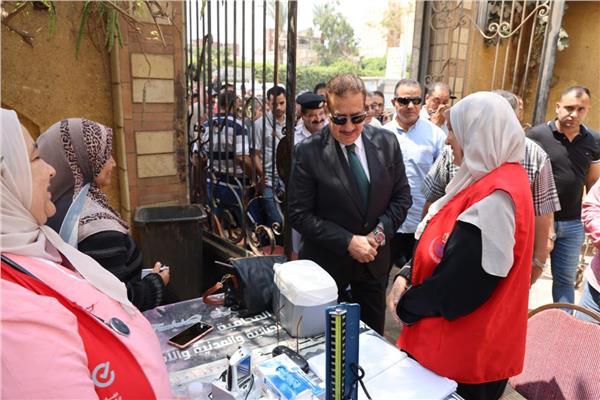 محافظ المنوفية يتفقد انتظام سير العملية الانتخابية بعدد من اللجان