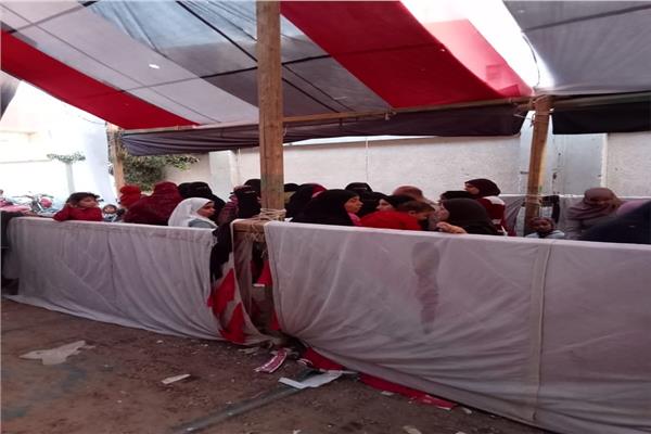 توافد الناخبين على لجان الاقتراع بمنطقة الهرم