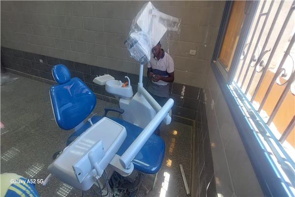 تركيب 259 كرسي استعدادا لافتتاح مستشفى طب الأسنان بجامعة سوهاج