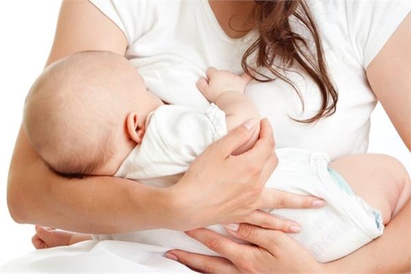 فوائد عديدة للرضاعة الطبيعية