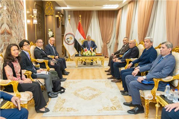 وزير الدولة للإنتاج الحربي خلال اللقاء