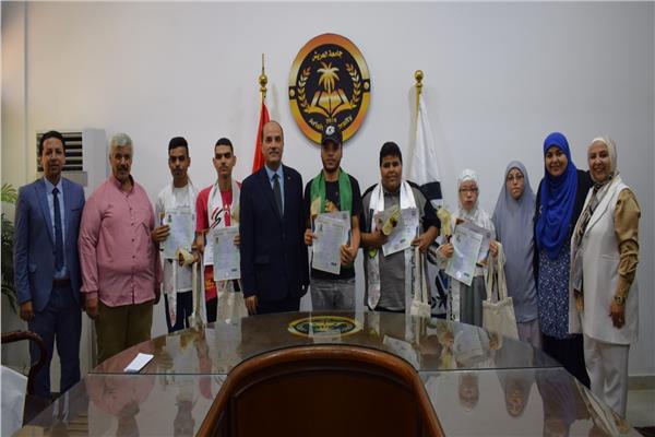 رئيس الجامعة يكرم أوائل الثانوية العامة من الطلاب ذوي الهمم