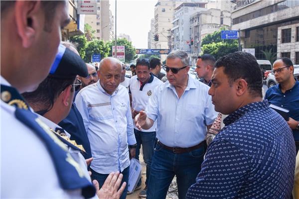 محافظ الإسكندرية يتفقد بدء تنفيذ مشروع توسعة طريق الحرية