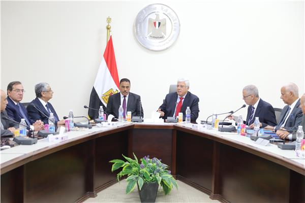 وزيرا التعليم العالي والعمل يبحثان سبل تعزيز التعاون والتكامل بين الوزارتين
