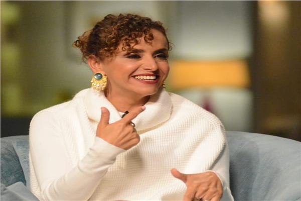 الفنانة علا رشدي