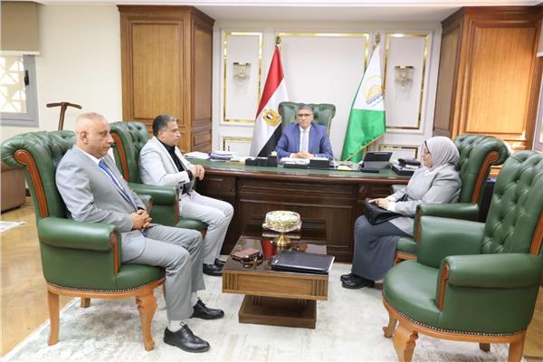 خلال الاجتماع