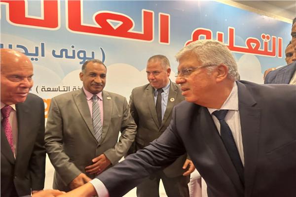 أيمن عاشور  وزير التعليم العالي والبحث العلمي