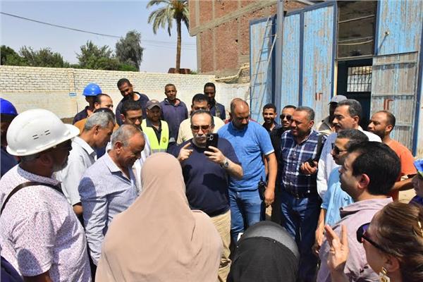  محافظ أسيوط يتفقد محطة مياه كوم بوها
