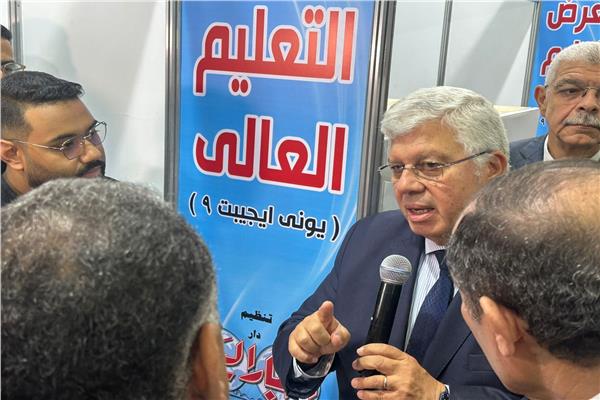  أيمن عاشور وزير التعليم العالي والبحث العلمي