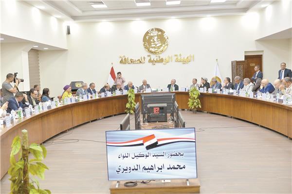 رؤساء مجالس إدارات المؤسسات الصحفية القومية ورؤساء تحرير الإصدارات أثناء الحوار