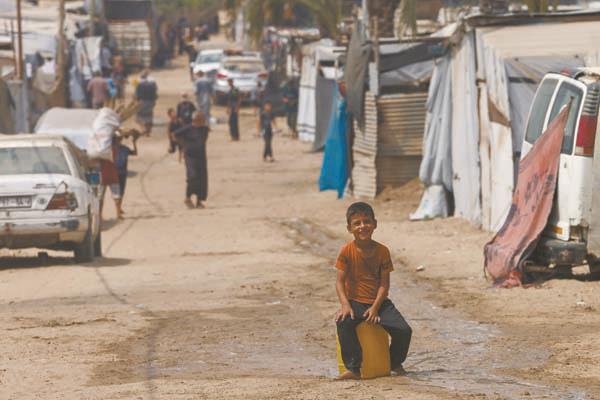 يأمل الفلسطينيون فى هدنة تجنب أطفالهم ويلات الحرب  