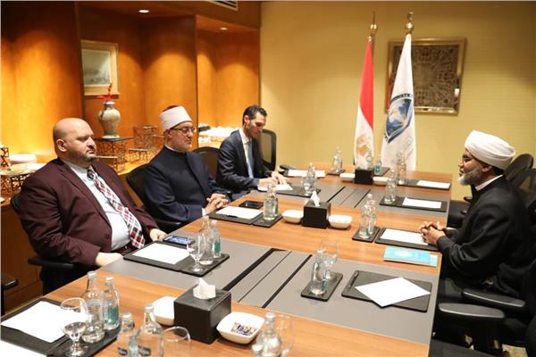لْتقى الأستاذ الدكتور نظير محمد عياد -مفتي الجمهورية  بإمام المركز الثقافي في لندن الدكتور فايد سعيد