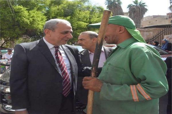  بالصور محافظ الغربية يحذر المواطنين من التعرض للشمس