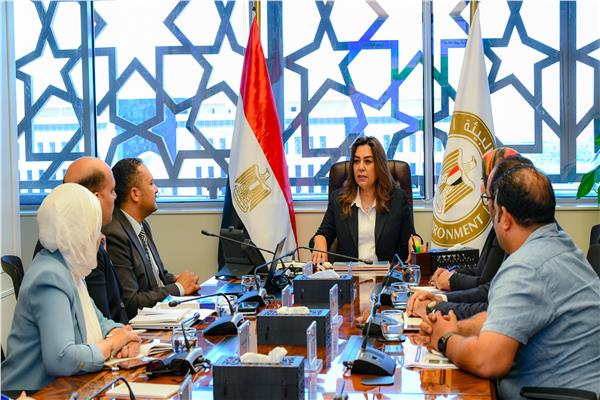د. منال عوض تناقش آليات تطوير منظومة التفتيش البيئى
