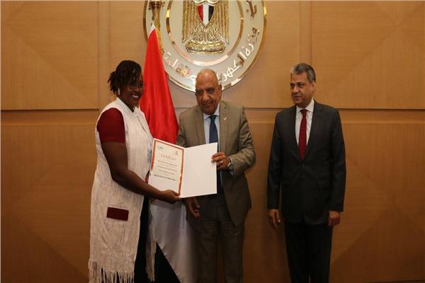 وزير الكهرباء يشهد احتفالية تخريج 25 متدربا إفريقياً