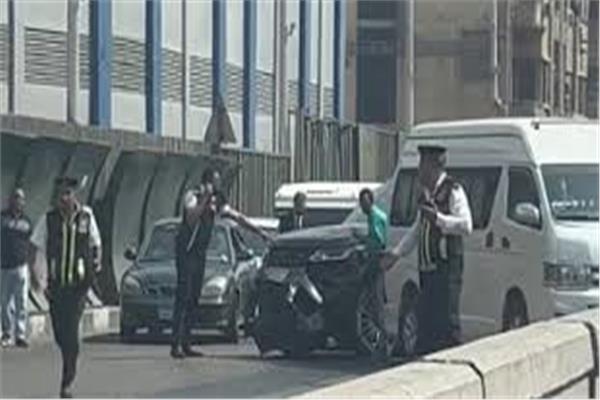 مطاردة رانج روفر طائشة على كوبري أكتوبر 