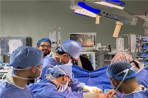 فريق طبي بقسم جراحة القلب والصدر بمستشفيات جامعة المنوفية