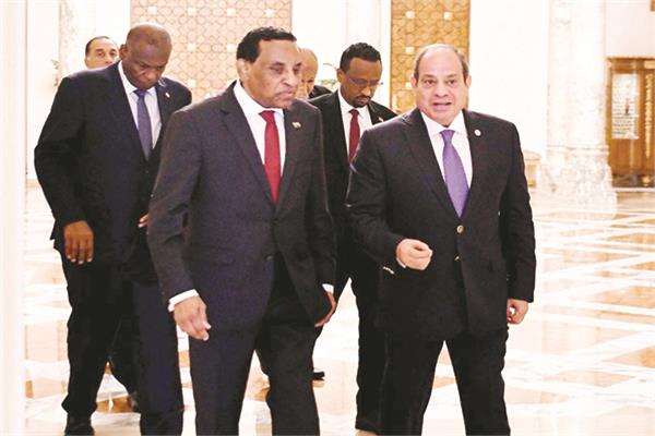 الرئيس عبدالفتاح السيسي خلال استقباله رئيس مجلس الوزراء الانتقالي بالسودان