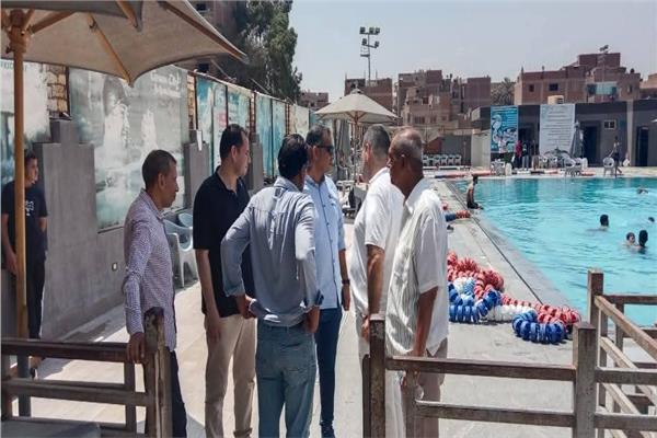 وكيل الشباب والرياضة بالقليوبية يتفقد حمامات السباحة والمنشآت الاستثمارية بالخانكة