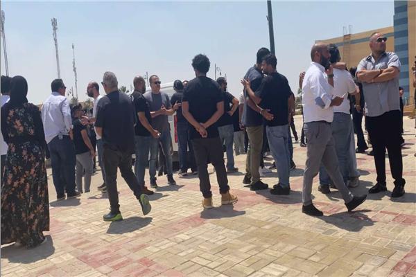 نجوم الفن يودعون تيمور تيمور بدموع وحزن في جنازته بمسجد المشير