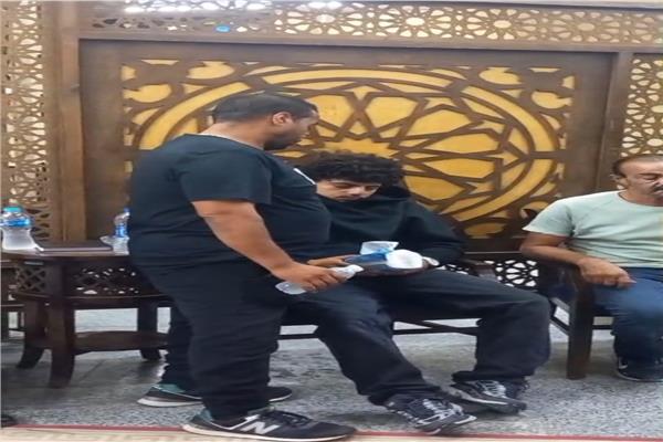 ابن تيمور تيمور يتلقى عزاء والده
