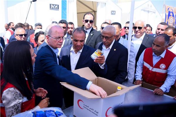 د. بدر عبد العاطى وزير الخارجية ود. محمد مصطفى، رئيس الوزراء الفلسطيني 