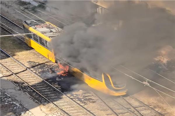 حريق بأحد عربات ترام الرمل بالإسكندرية